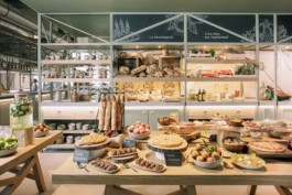 000 Hyatt Regency Chantilly P079 Craft Buffet 2100