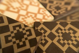 Marcal net Barcelona Century 100 Chocolate CloseUp 03071 1920